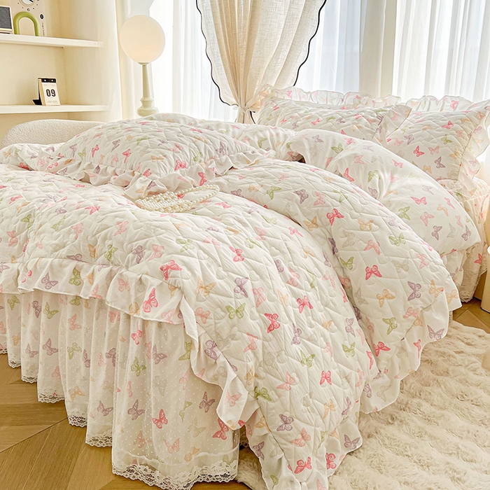 91家纺网 家纺一手货源 找家纺 宜凡家纺 2025新款糯糯棉全夹棉床笠式床裙三件套 蝶舞纷飞