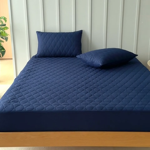 91家纺网 家纺一手货源 找家纺 枋梢家纺 2025新款跨境电商爆款菱形格夹棉防水床笠隔水隔脏亲肤保护罩 深蓝色