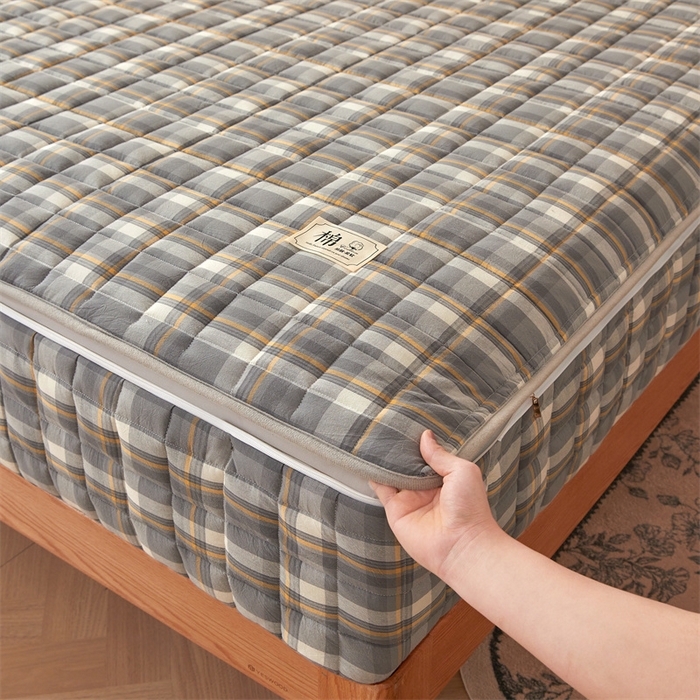 91家纺网 家纺一手货源 找家纺 伊人坊2025新款全棉色织水洗棉六面全包床笠床垫保护套无印风 夹棉床围-诺卡格