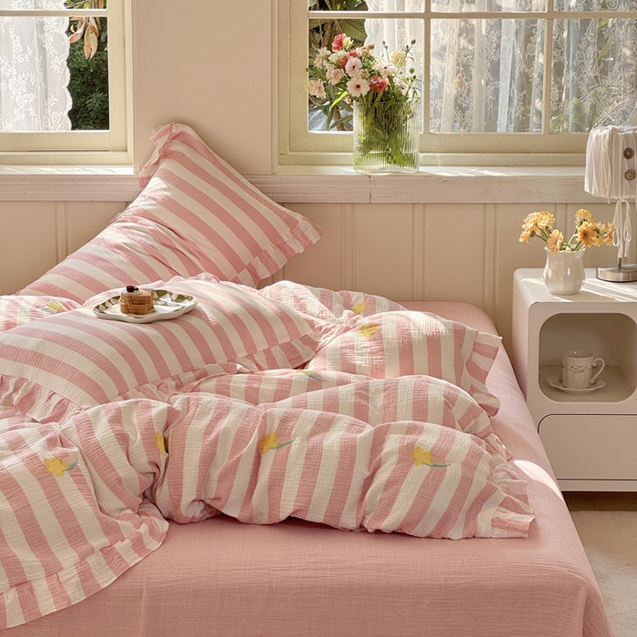 91家纺网 家纺一手货源 找家纺 2025新品全棉色织皱皱纱刺绣款四件套 流星雨