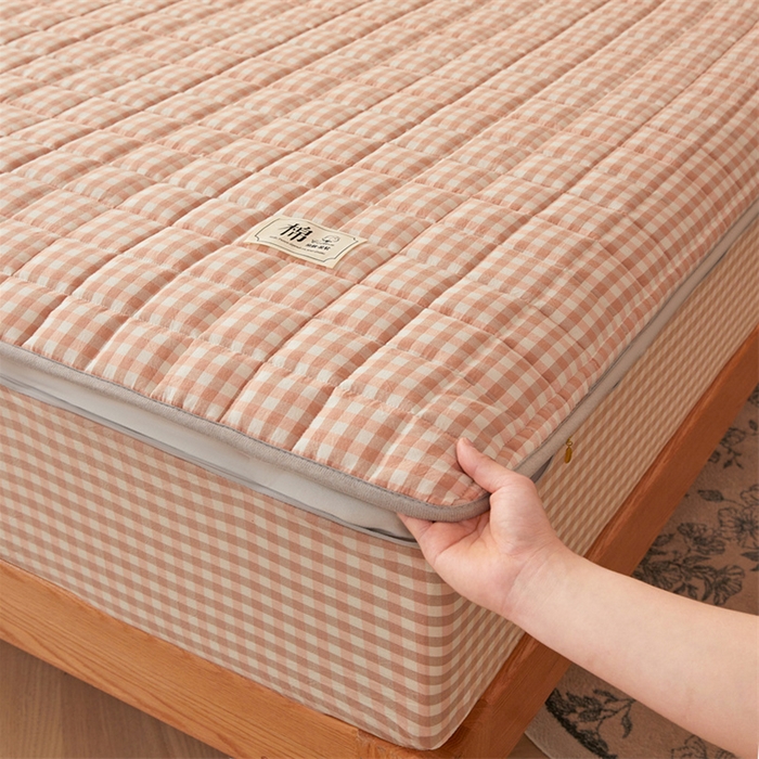 91家纺网 家纺一手货源 找家纺 伊人坊2025新款全棉色织水洗棉六面全包床笠床垫保护套无印风 单层床围-粉小格