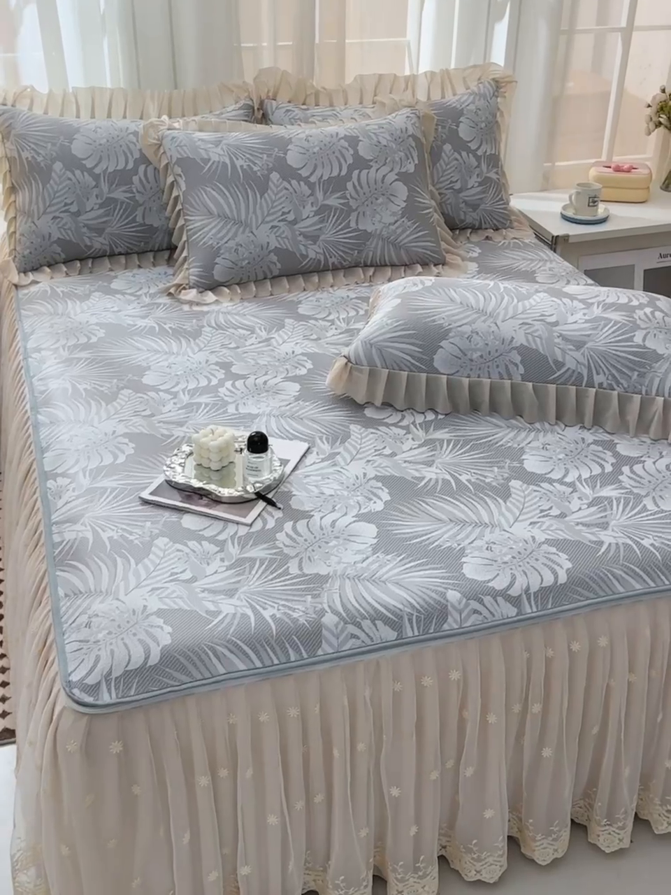 91家纺网 家纺一手货源 找家纺 家之硕家纺 2025春夏新款凉感提花凉席三件套-夏日清凉系列 夏日清凉---浅灰
