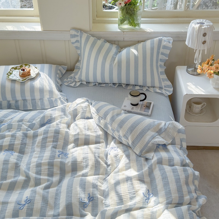 91家纺网 家纺一手货源 找家纺 2025新品全棉色织皱皱纱刺绣款四件套 爱丽丝的梦 兰