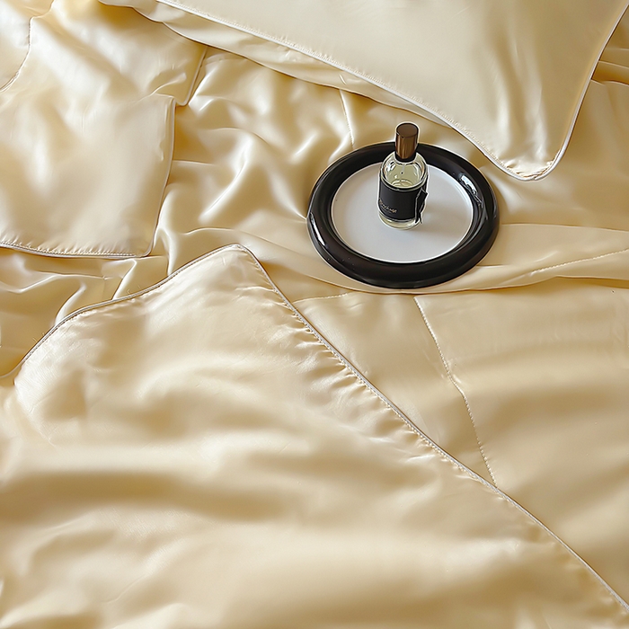 91家纺网 家纺一手货源 找家纺 百寐 2025新款60S兰精天丝夏被系列 奶昔黄