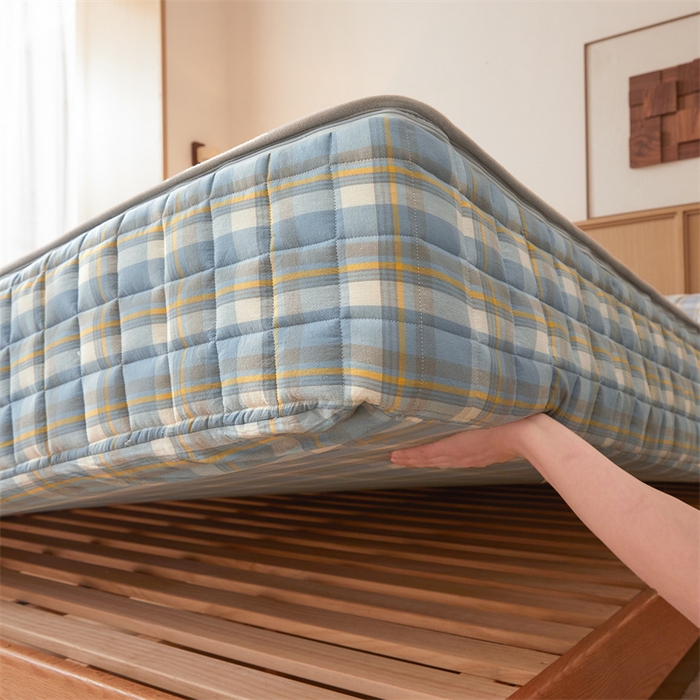 91家纺网 家纺一手货源 找家纺 伊人坊2025新款全棉色织水洗棉六面全包床笠床垫保护套无印风 夹棉床围-简兮蓝