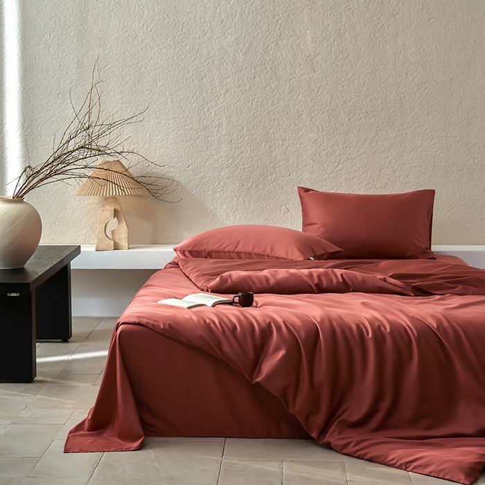 91家纺网 家纺一手货源 找家纺 咏绒家纺工厂店 2025新款60支奥地利兰精天丝纯色天丝棉四件套 朱砂红（酒红）