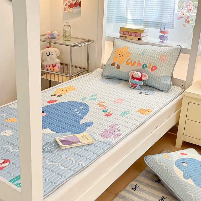 91家纺网 家纺一手货源 找家纺 川悦生活 2025新款大阪宿舍凉感丝凉席 夏日噗噜