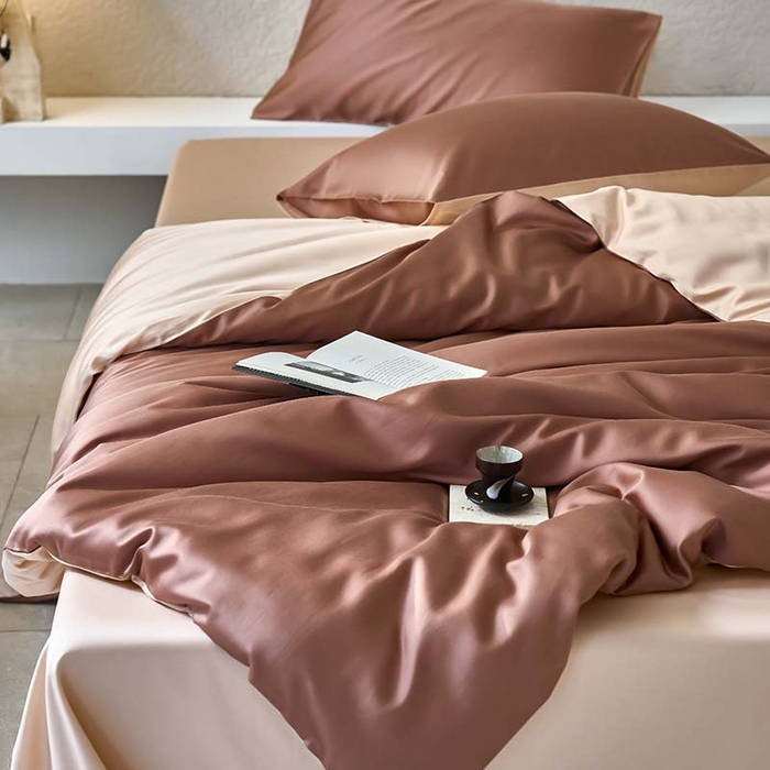 91家纺网 家纺一手货源 找家纺 咏绒家纺工厂店 2025新款60支奥地利兰精天丝纯色天丝棉四件套 古铜（红棕-风衣米）