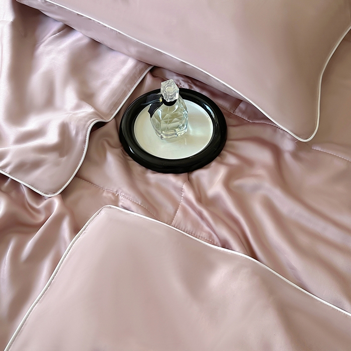 91家纺网 家纺一手货源 找家纺 百寐 2025新款60S兰精天丝夏被系列 樱花粉