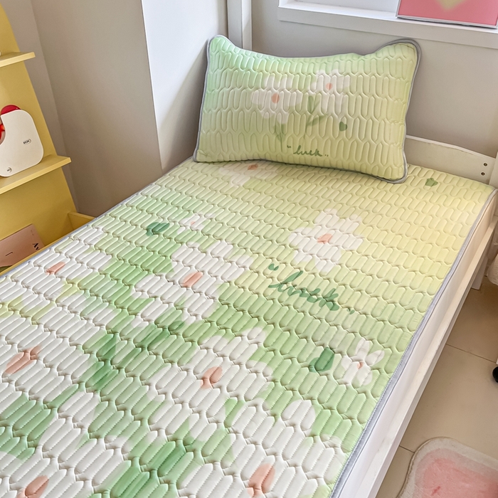 91家纺网 家纺一手货源 找家纺 川悦生活 2025新款大阪宿舍凉感丝凉席 小清哈桑