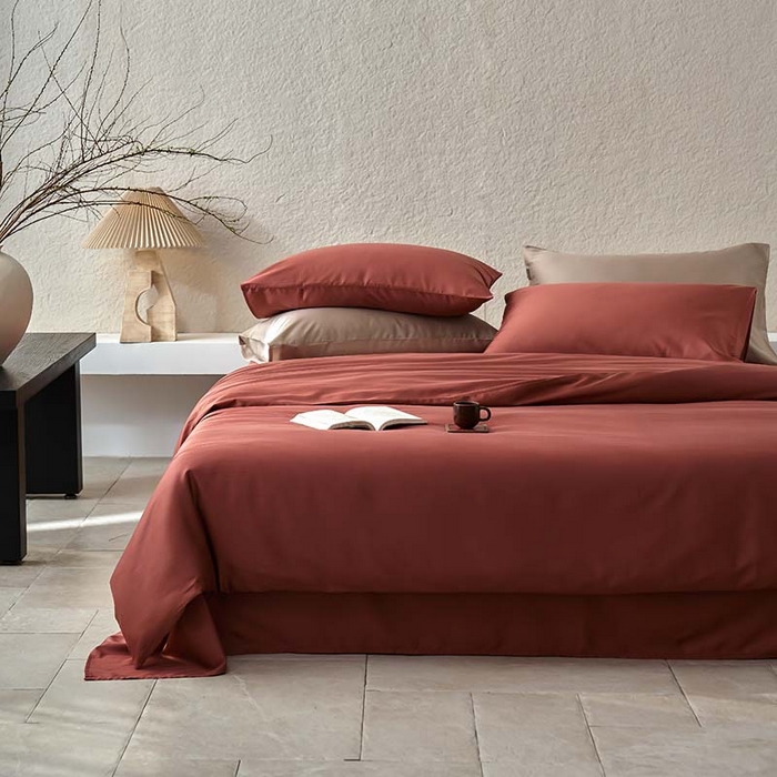 91家纺网 家纺一手货源 找家纺 咏绒家纺工厂店 2025新款60支奥地利兰精天丝纯色天丝棉四件套 朱砂红（酒红）