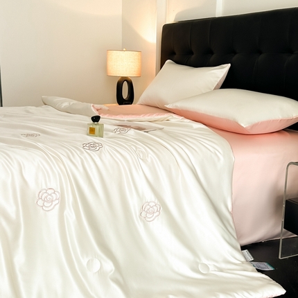 绒世界 2025春夏水洗冰丝夏被四件套满绣系列 山茶花-奶白粉