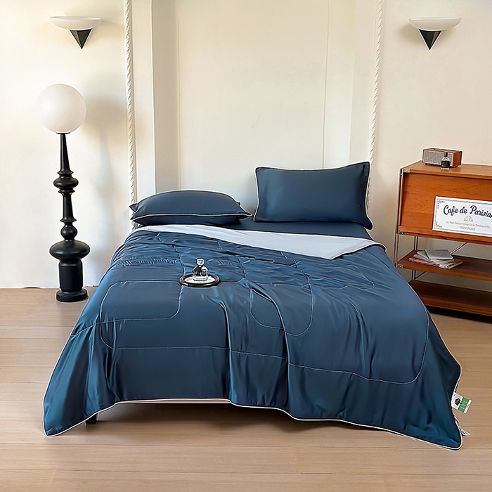 91家纺网 家纺一手货源 找家纺 百寐 2025新款60S兰精天丝夏被系列 宝石蓝+碳灰