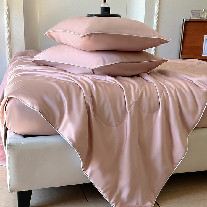 91家纺网 家纺一手货源 找家纺 百寐 2025新款60S兰精天丝夏被系列 樱花粉+碳灰