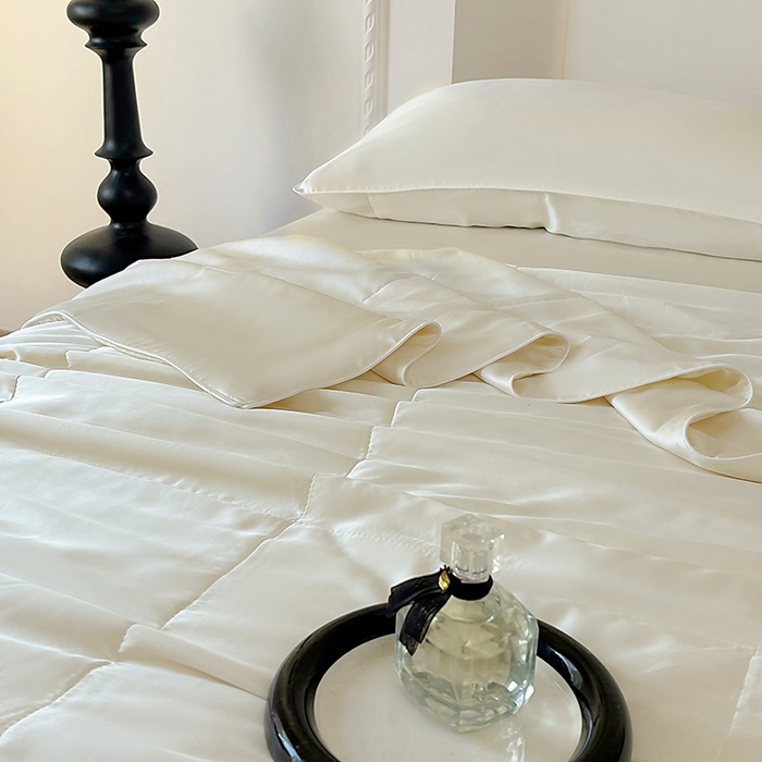 91家纺网 家纺一手货源 找家纺 百寐 2025新款60S兰精天丝夏被系列 奶白