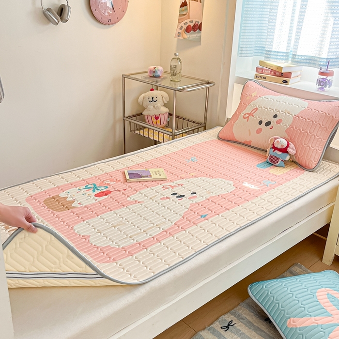 91家纺网 家纺一手货源 找家纺 川悦生活 2025新款大阪宿舍凉感丝凉席 莫妮恰