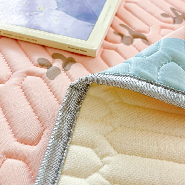 91家纺网 家纺一手货源 找家纺 川悦生活 2025新款大阪宿舍凉感丝凉席 奶熊日记