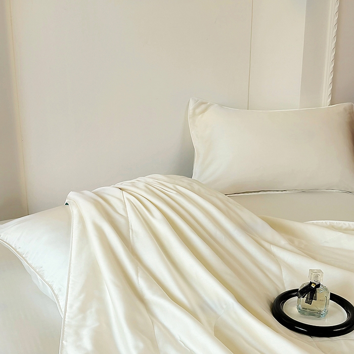 91家纺网 家纺一手货源 找家纺 百寐 2025新款60S兰精天丝夏被系列 奶白