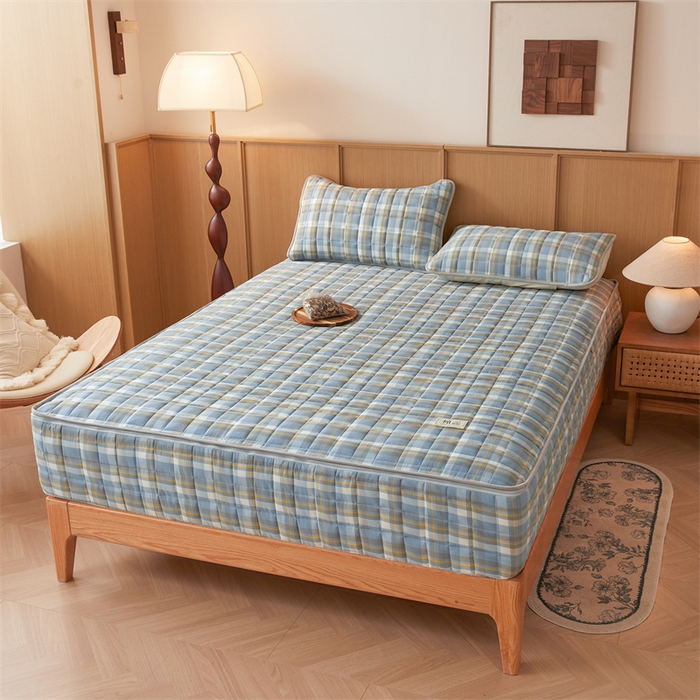 91家纺网 家纺一手货源 找家纺 伊人坊2025新款全棉色织水洗棉六面全包床笠床垫保护套无印风 夹棉床围-简兮蓝