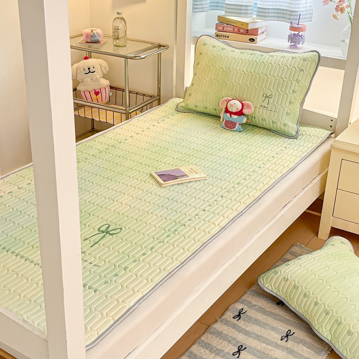 91家纺网 家纺一手货源 找家纺 川悦生活 2025新款大阪宿舍凉感丝凉席 夏天物语