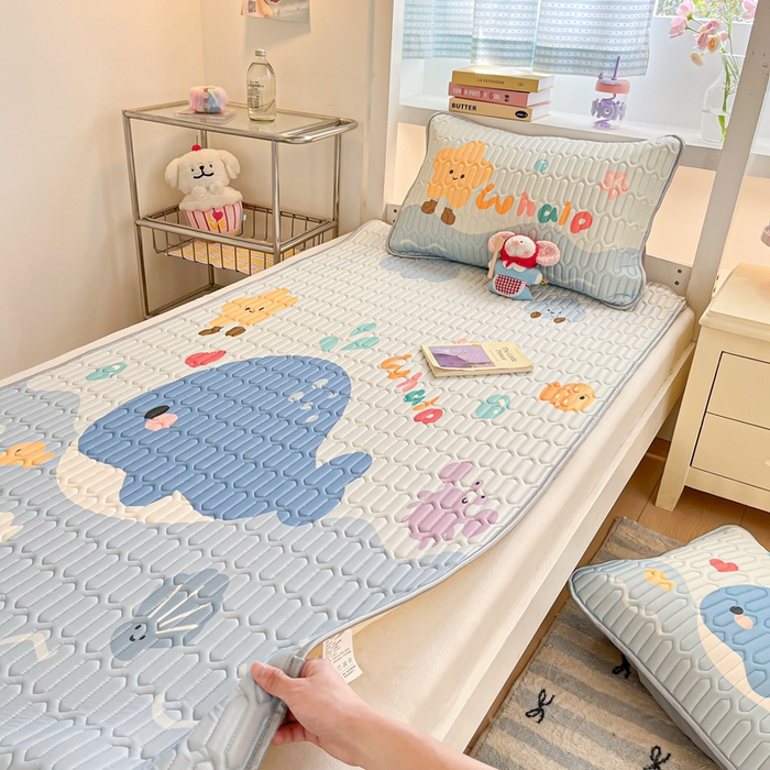 91家纺网 家纺一手货源 找家纺 川悦生活 2025新款大阪宿舍凉感丝凉席 夏日噗噜