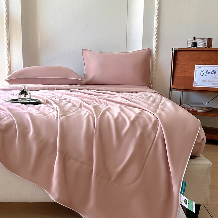 91家纺网 家纺一手货源 找家纺 百寐 2025新款60S兰精天丝夏被系列 樱花粉