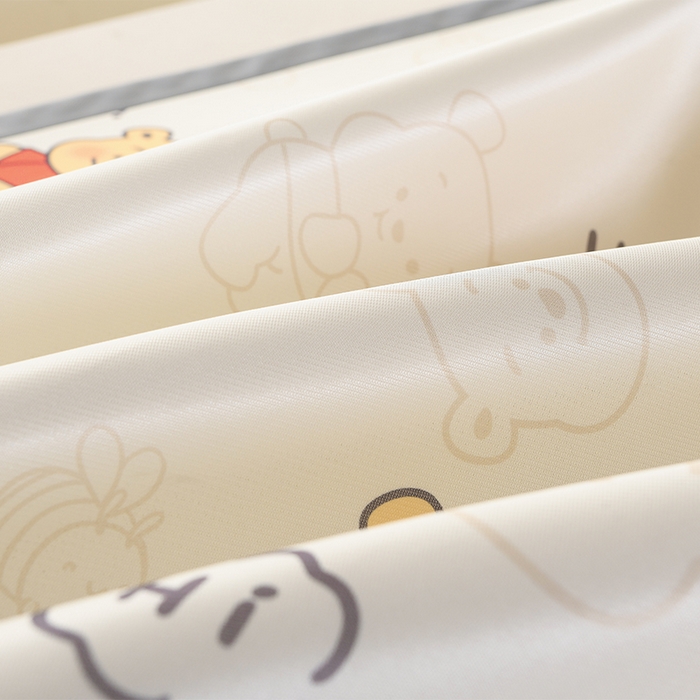 91家纺网 家纺一手货源 找家纺 牵依 2025春夏新款A类碳光冰丝席凉感印花三明治凉席 维尼熊