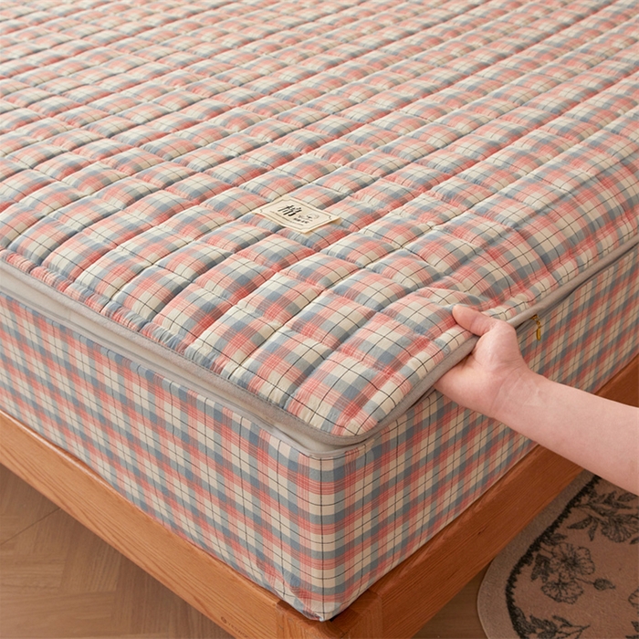 91家纺网 家纺一手货源 找家纺 伊人坊2025新款全棉色织水洗棉六面全包床笠床垫保护套无印风 单层床围-贝拉粉