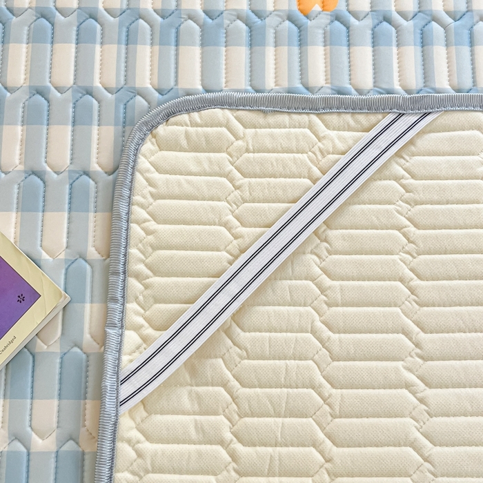 91家纺网 家纺一手货源 找家纺 川悦生活 2025新款大阪宿舍凉感丝凉席 星派熊仔