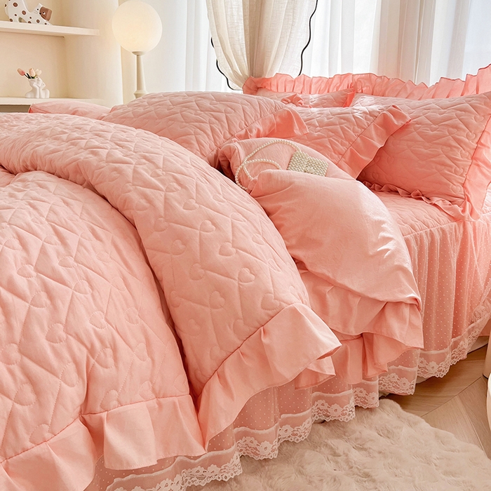 91家纺网 家纺一手货源 找家纺 宜凡家纺 2025新款糯糯棉全夹棉床笠式床裙三件套 春日粉