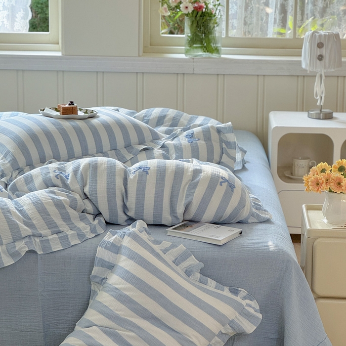 91家纺网 家纺一手货源 找家纺 2025新品全棉色织皱皱纱刺绣款四件套 爱丽丝的梦 兰