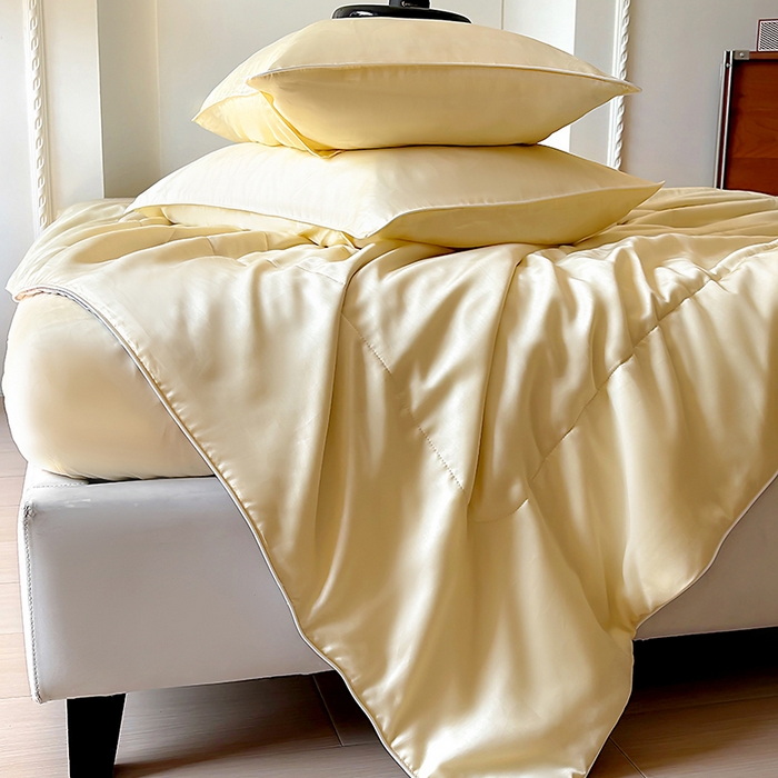 91家纺网 家纺一手货源 找家纺 百寐 2025新款60S兰精天丝夏被系列 奶昔黄+碳灰