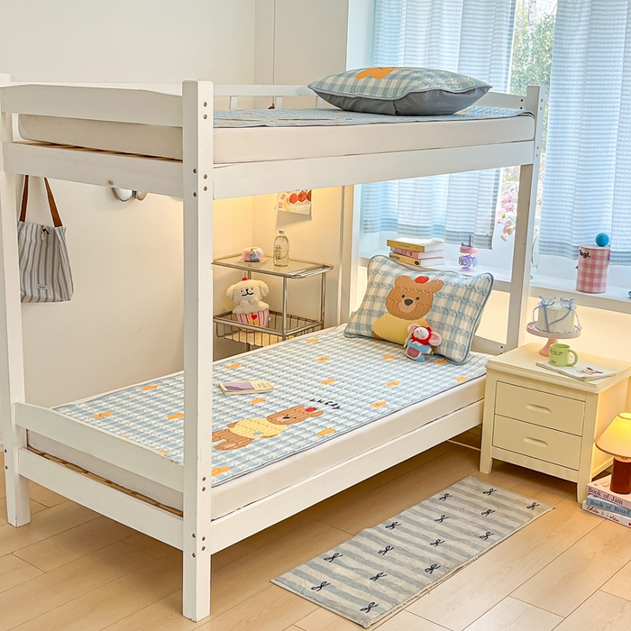 91家纺网 家纺一手货源 找家纺 川悦生活 2025新款大阪宿舍凉感丝凉席 星派熊仔