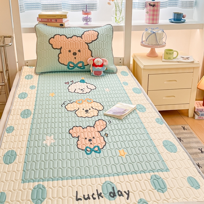 91家纺网 家纺一手货源 找家纺 川悦生活 2025新款大阪宿舍凉感丝凉席 旺仔啵啵