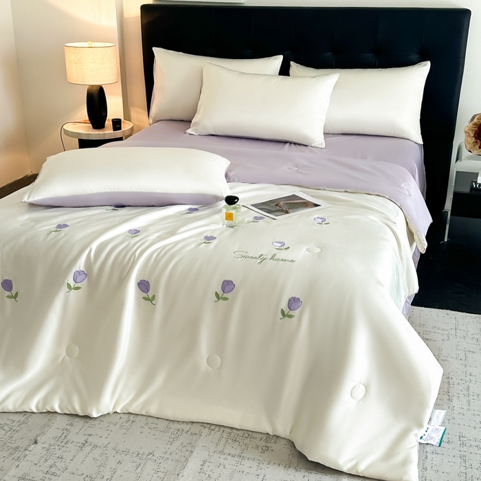 91家纺网 家纺一手货源 找家纺 绒世界 2025春夏水洗冰丝夏被四件套满绣系列 郁金香-奶白紫