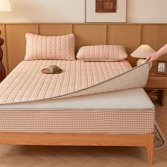 91家纺网 家纺一手货源 找家纺 伊人坊2025新款全棉色织水洗棉六面全包床笠床垫保护套无印风 单层床围-粉小格