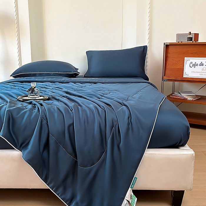 91家纺网 家纺一手货源 找家纺 百寐 2025新款60S兰精天丝夏被系列 宝石蓝+碳灰