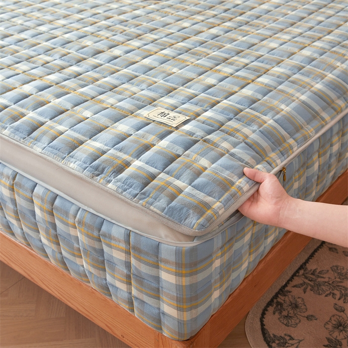 91家纺网 家纺一手货源 找家纺 伊人坊2025新款全棉色织水洗棉六面全包床笠床垫保护套无印风 夹棉床围-简兮蓝