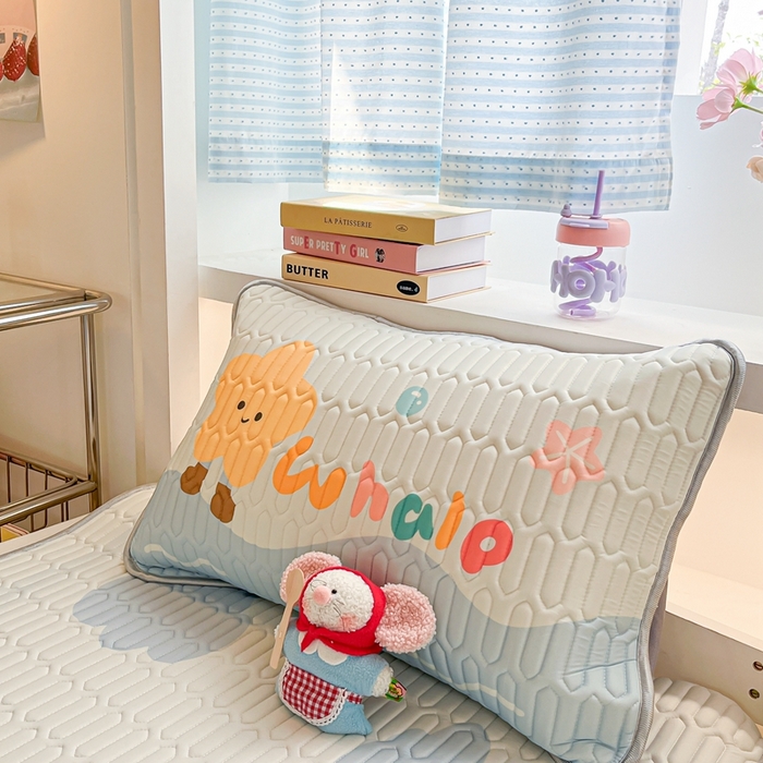 91家纺网 家纺一手货源 找家纺 川悦生活 2025新款大阪宿舍凉感丝凉席 夏日噗噜