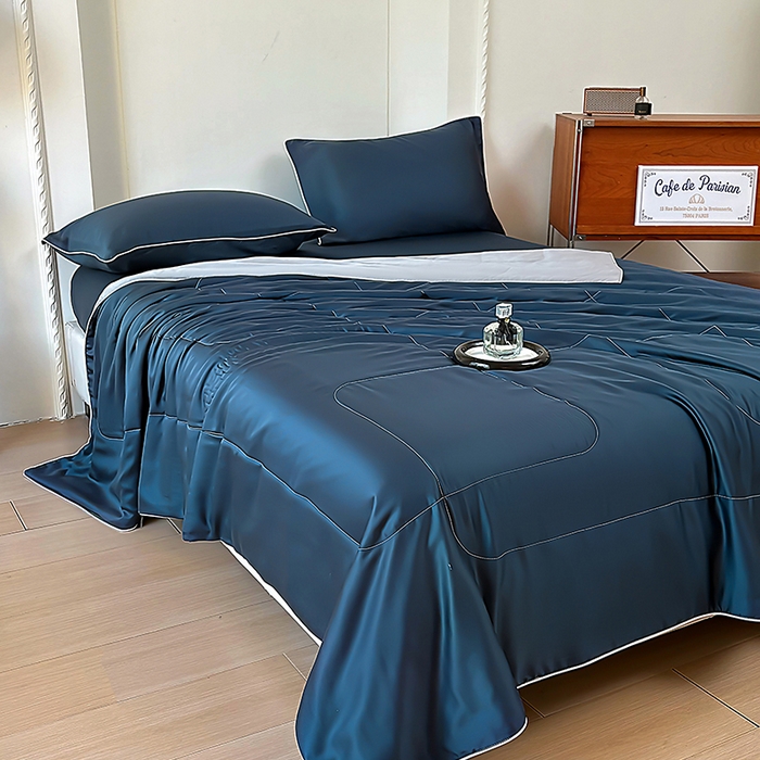 91家纺网 家纺一手货源 找家纺 百寐 2025新款60S兰精天丝夏被系列 宝石蓝+碳灰