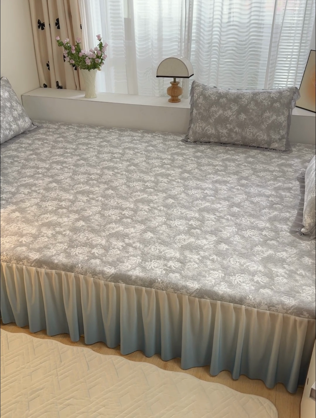 91家纺网 家纺一手货源 找家纺 冬然家纺2025新款冰豆豆榻榻米凉席 梦幻玫瑰-灰