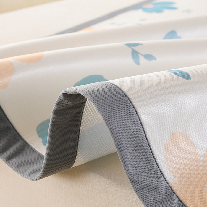 91家纺网 家纺一手货源 找家纺 牵依 2025春夏新款A类碳光冰丝席凉感印花三明治凉席 蓝色花海