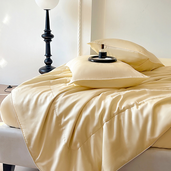 91家纺网 家纺一手货源 找家纺 百寐 2025新款60S兰精天丝夏被系列 奶昔黄+碳灰