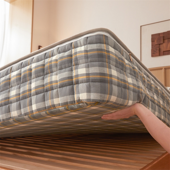 91家纺网 家纺一手货源 找家纺 伊人坊2025新款全棉色织水洗棉六面全包床笠床垫保护套无印风 夹棉床围-诺卡格