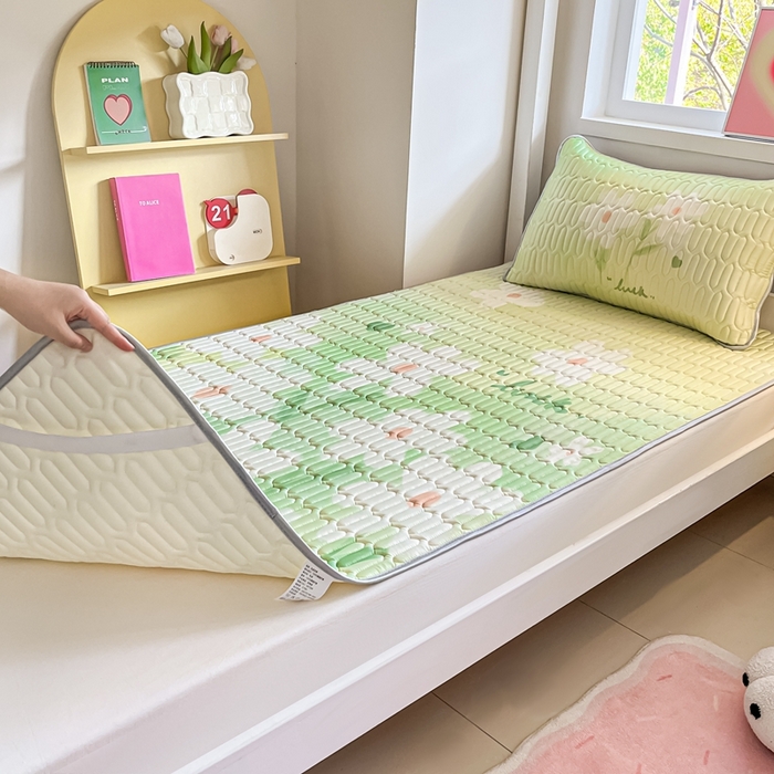 91家纺网 家纺一手货源 找家纺 川悦生活 2025新款大阪宿舍凉感丝凉席 小清哈桑