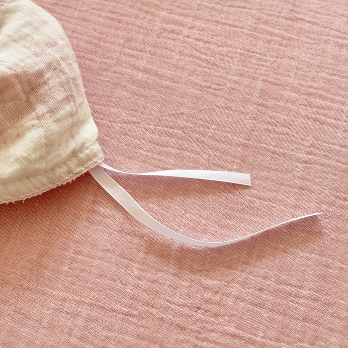 91家纺网 家纺一手货源 找家纺 2025新品全棉色织皱皱纱刺绣款四件套 爱丽丝的梦 粉