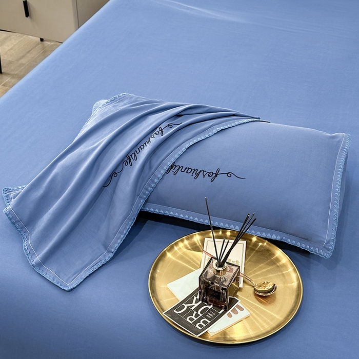 91家纺网 家纺一手货源 找家纺 2025新款13374全棉母婴级贝壳绣宽边枕套纯色刺绣三角针四件套全棉贡缎新疆长绒字母款 贝壳绣-宾利蓝