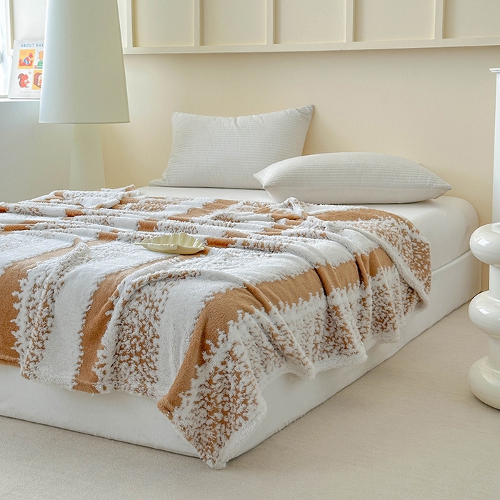 91家纺网 家纺一手货源 找家纺 枋梢家纺 2025新款ins风条纹阳离子提花保暖毛毯 暖棕