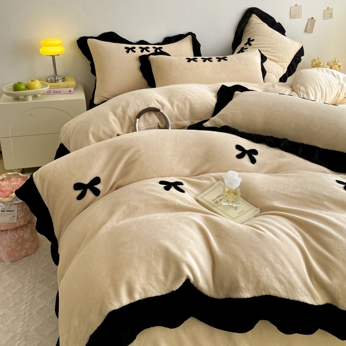 91家纺网 家纺一手货源 找家纺 梦莱斯2025新款黑边绣花牛奶绒四件套 蝴蝶结-咖