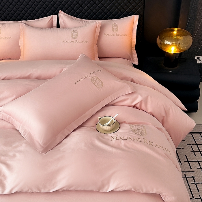 91家纺网 家纺一手货源 找家纺 梦莱斯2025新款长绒棉刺绣轻奢系列四件套 月夕粉